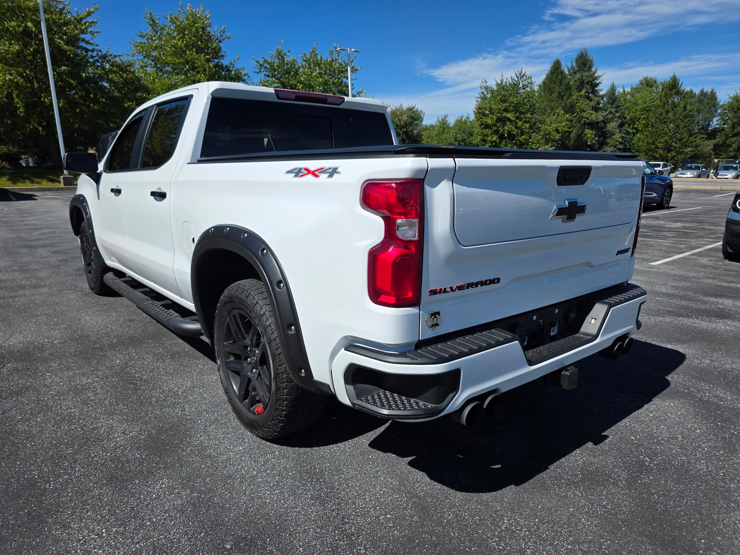 Used 2022 Chevrolet Silverado 1500 RST w/ Redline Edition AWD/4WD image 3