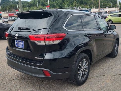Used 2018 Toyota Highlander XLE AWD/4WD image 3