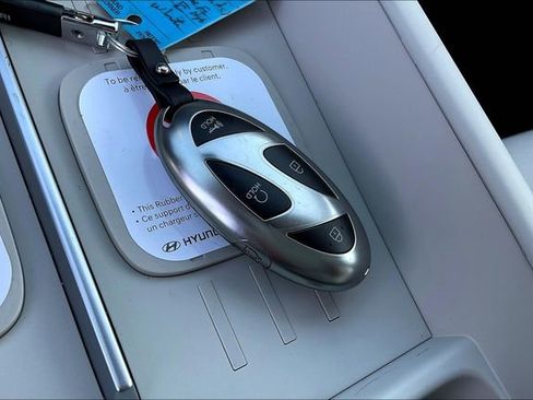 New 2026 Hyundai Santa Fe SE image 23