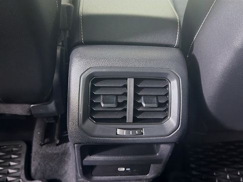 Used 2023 Volkswagen Taos SE w/ Panoramic Sunroof Package FWD image 26
