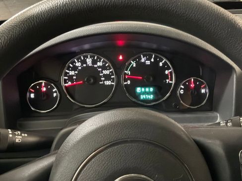 Used 2012 Jeep Liberty Sport image 13