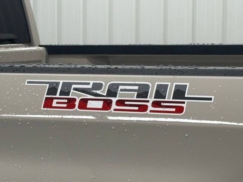New 2026 Chevrolet Silverado 1500 Custom Trail Boss w/ LPO, Dark Essentials Package AWD/4WD image 7