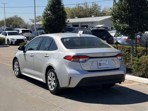 Certified 2025 Toyota Corolla LE image 5
