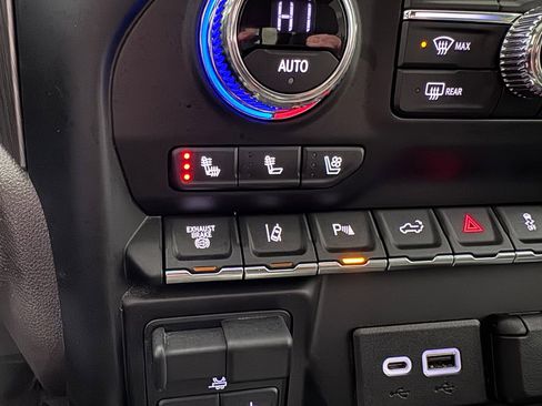 Certified 2022 GMC Sierra 3500 Denali w/ Denali Ultimate Package image 26