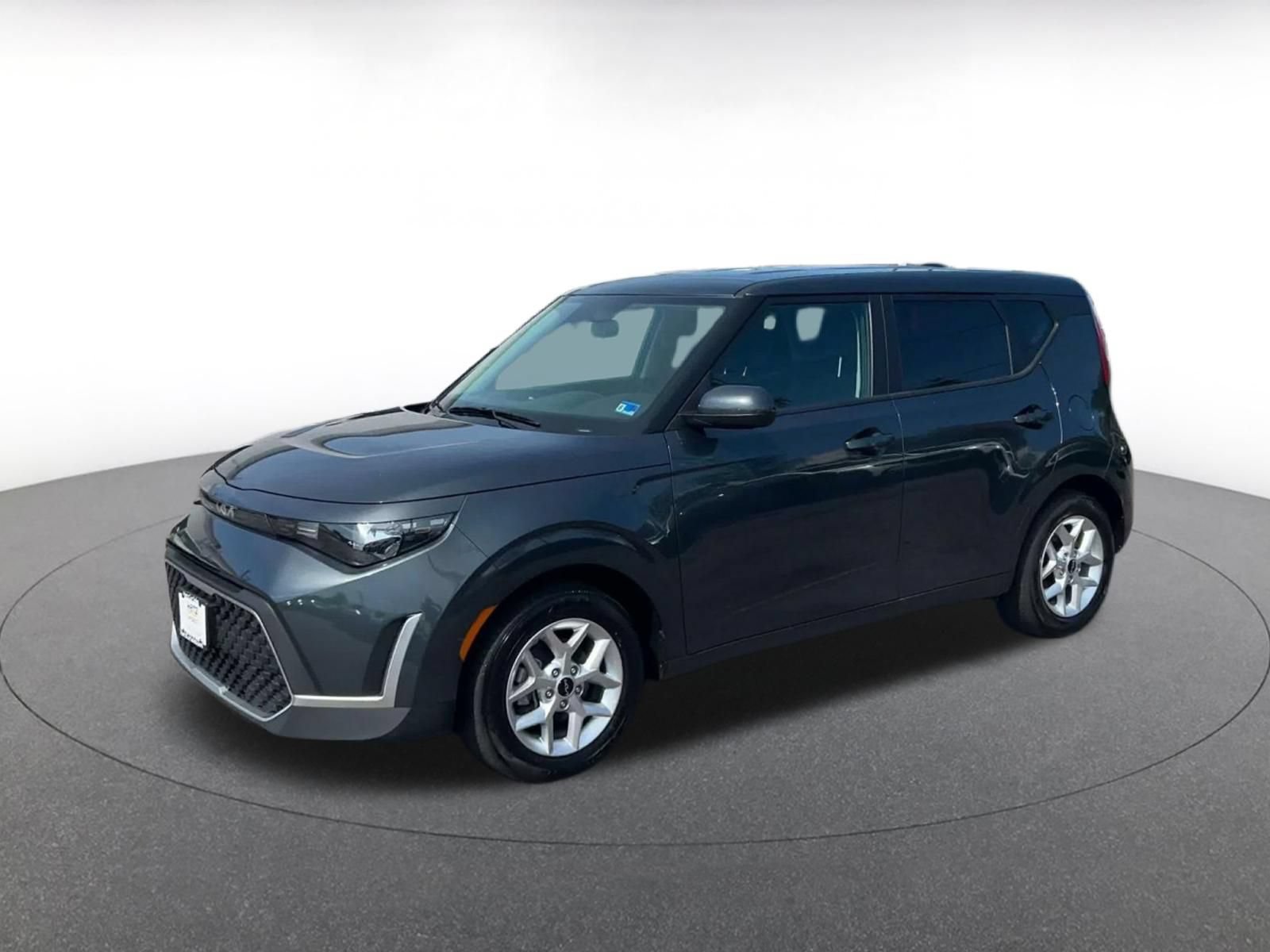 Used 2025 Kia Soul LX w/ LX Technology Package FWD image 7