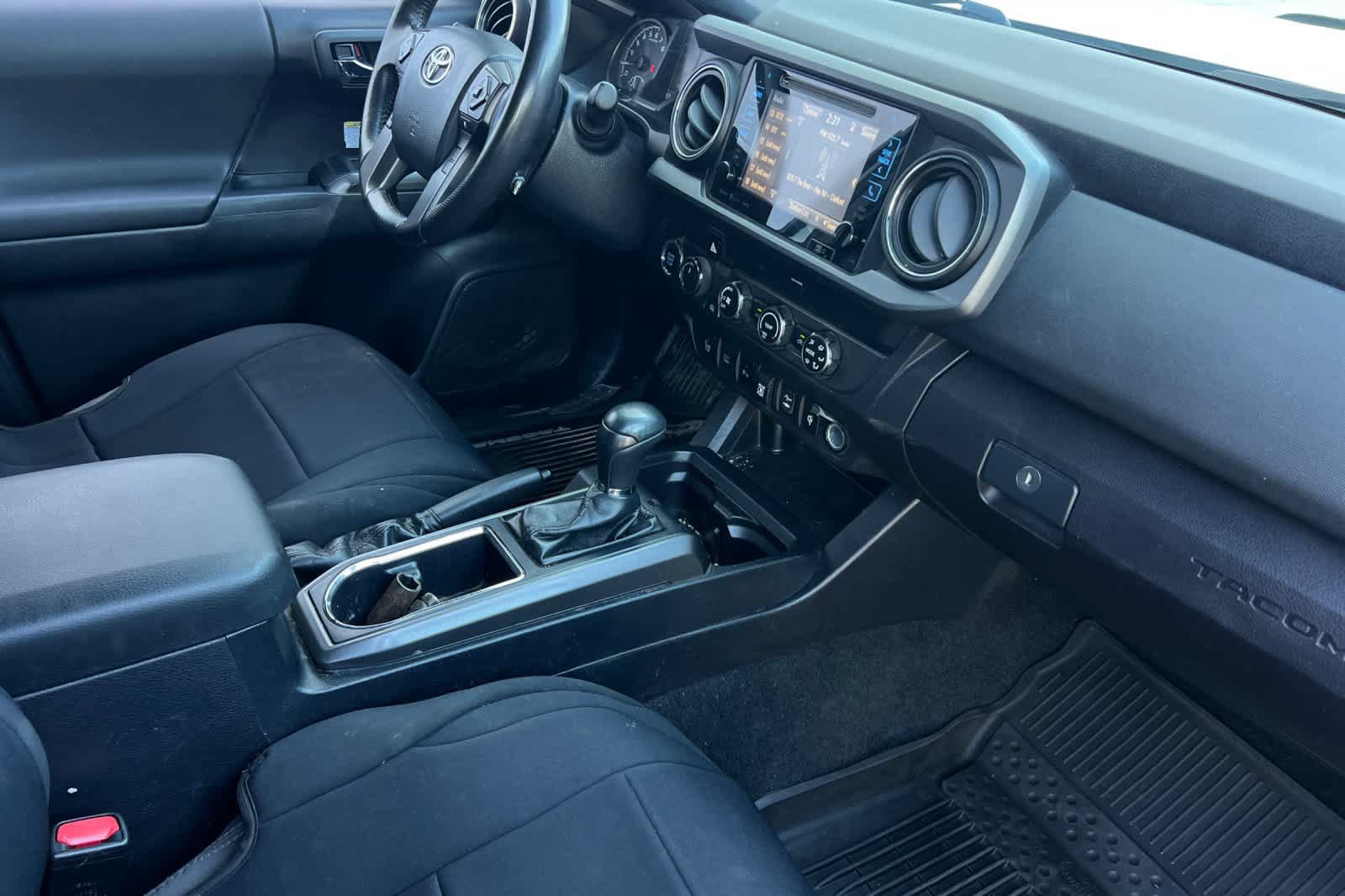 Used 2019 Toyota Tacoma TRD Off-Road w/ Technology Package AWD/4WD image 17