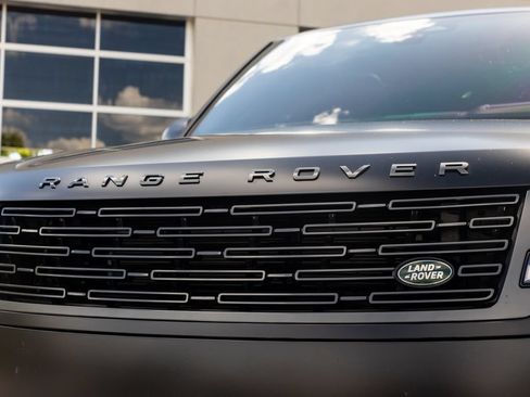 Used 2024 Land Rover Range Rover SE AWD/4WD image 4