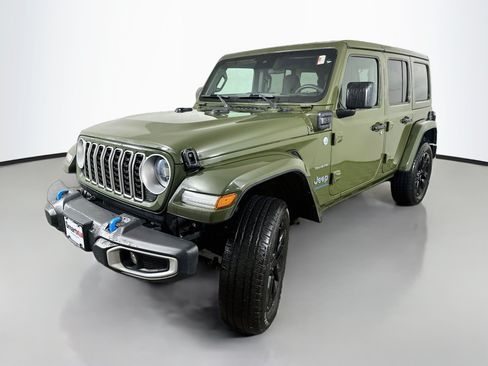Used 2024 Jeep Wrangler Unlimited Sahara AWD/4WD image 3