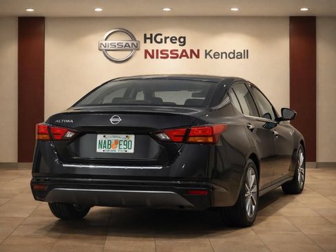 Certified 2024 Nissan Altima 2.5 S FWD image 6