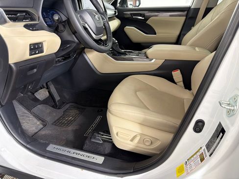 Used 2024 Toyota Highlander Limited image 10