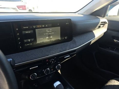 Used 2025 Nissan Kicks SV image 3