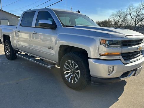 Used 2018 Chevrolet Silverado 1500 LT w/ Texas Edition image 7