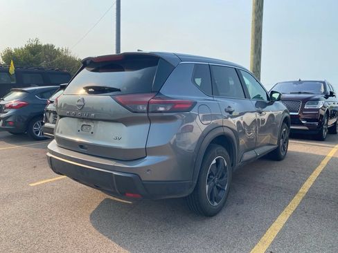 Used 2024 Nissan Rogue SV FWD image 8
