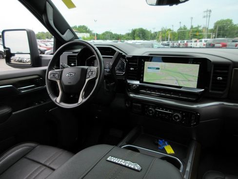 Used 2024 Chevrolet Silverado 2500 High Country w/ High Country Premium Package AWD/4WD image 27