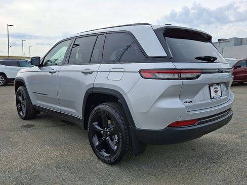 New 2025 Jeep Grand Cherokee Altitude image 3