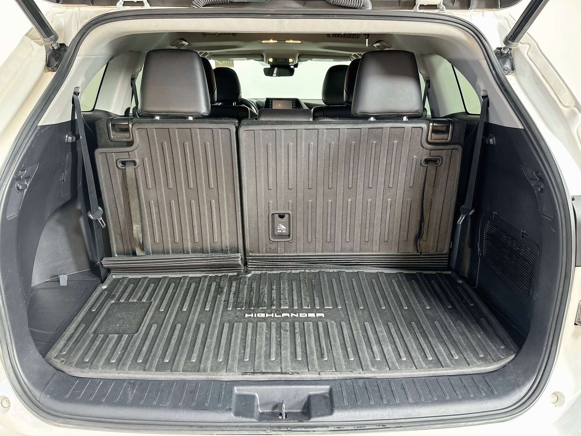 Used 2021 Toyota Highlander XLE AWD/4WD image 27