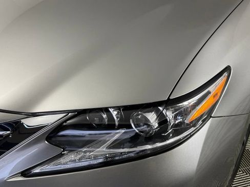 Used 2018 Lexus ES 350 w/ Luxury Package w/Wood Trim FWD image 12