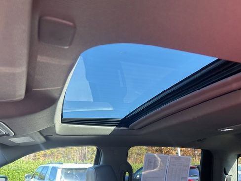 Used 2022 GMC Sierra 2500 SLT w/ SLT Convenience Package image 29