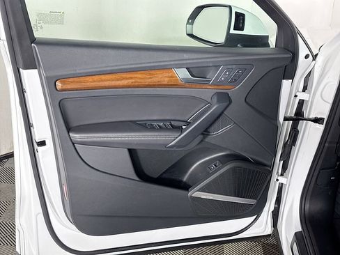 Used 2023 Audi Q5 2.0T Prestige w/ Prestige Package image 10