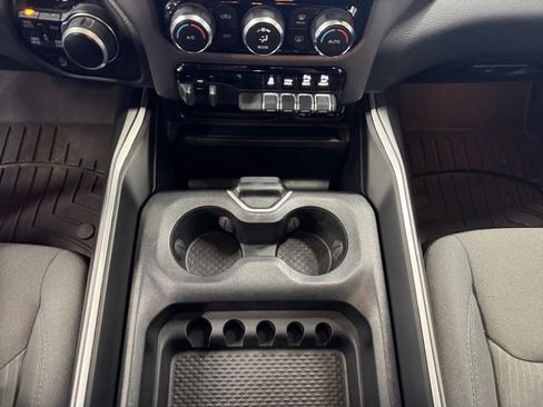 Used 2022 RAM 1500 Big Horn AWD/4WD image 14