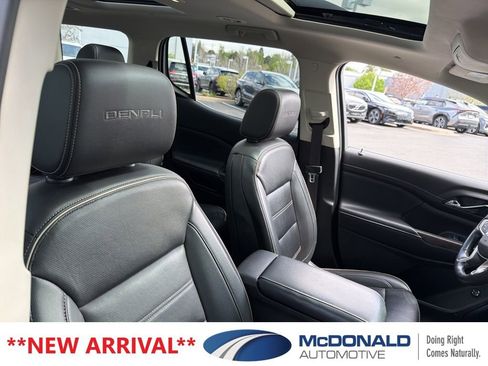 Used 2021 GMC Acadia Denali w/ Denali Ultimate Package AWD/4WD image 11