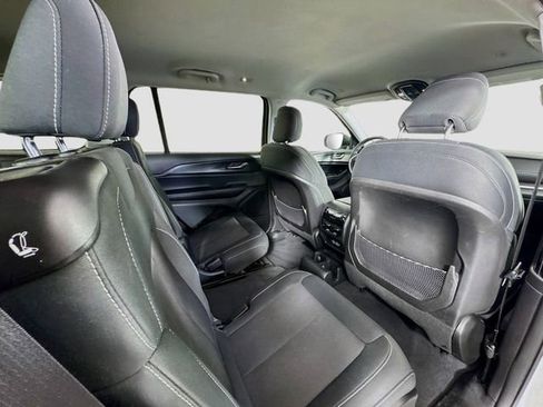 Used 2023 Jeep Grand Cherokee L Laredo image 17