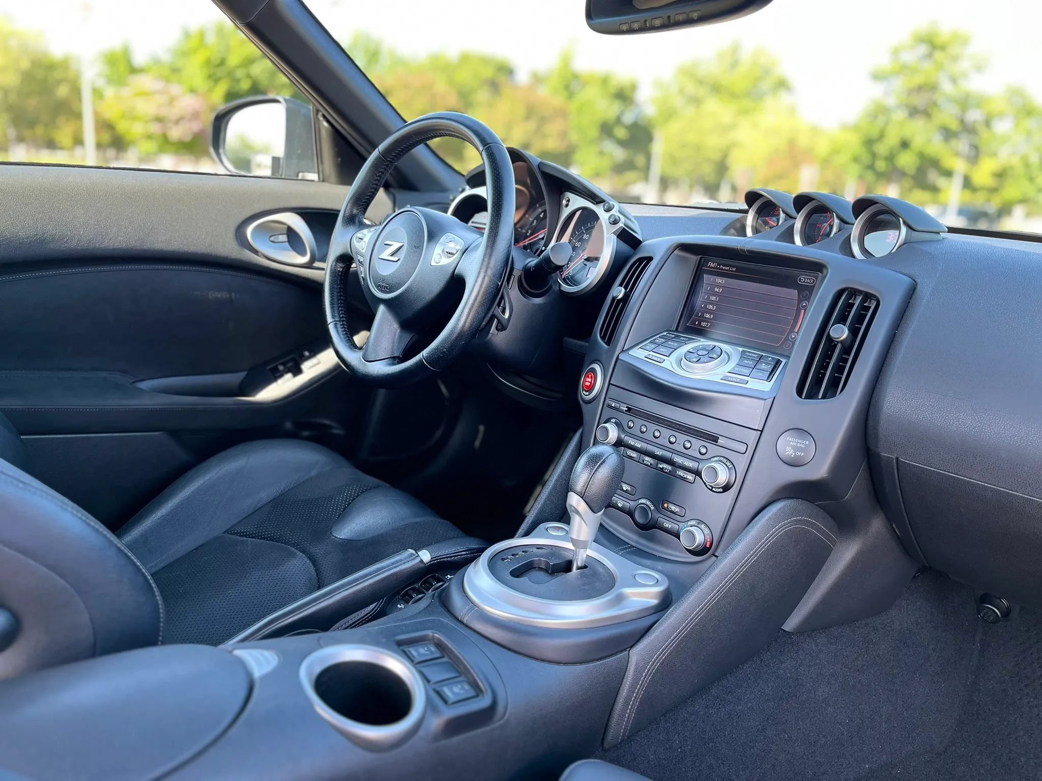 Used 2011 Nissan 370Z Touring w/ Sport Pkg RWD image 13