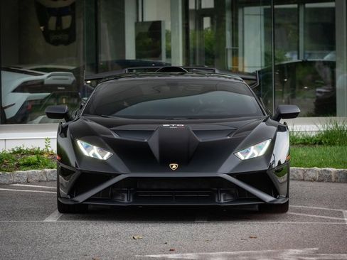 Used 2022 Lamborghini Huracan STO image 5
