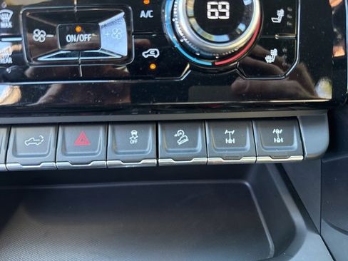 Used 2024 GMC Sierra 1500 AT4X image 25