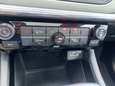 Certified 2022 Jeep Compass Limited w/ Sun and Sound Group image 14