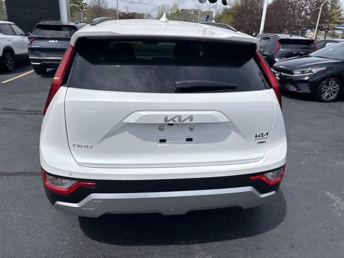 Used 2023 Kia Niro EX FWD image 4