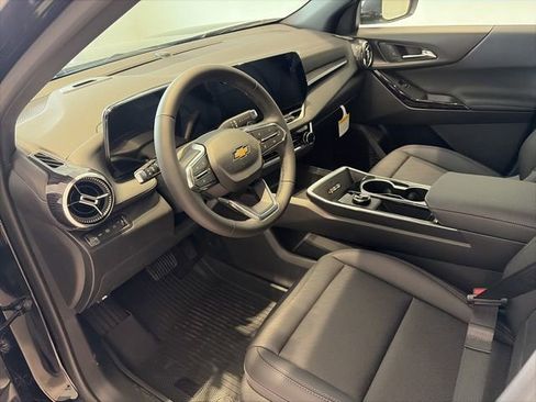 New 2026 Chevrolet Equinox LT w/ Convenience Package II AWD/4WD image 8