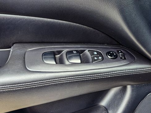 Used 2020 Nissan Pathfinder S image 12