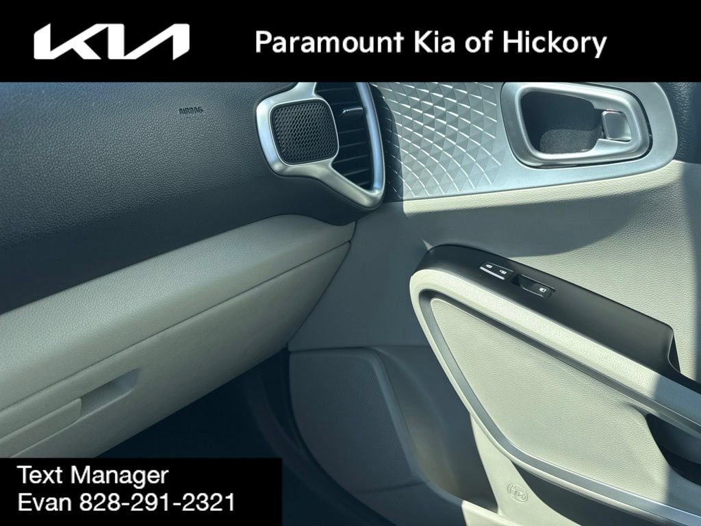 Used 2020 Kia Soul LX FWD image 24