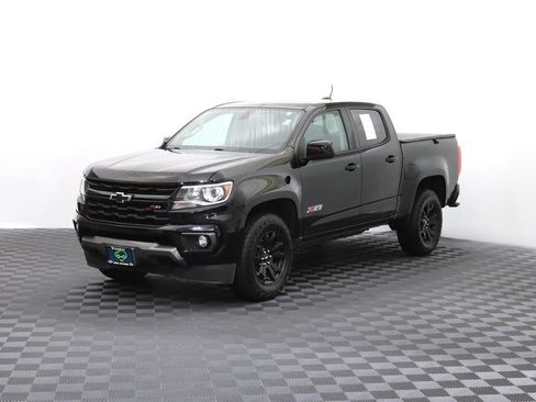 Used 2021 Chevrolet Colorado Z71 w/ Z71 Midnight Edition AWD/4WD image 3