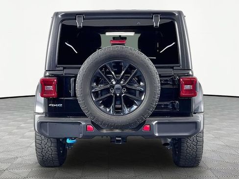 Used 2023 Jeep Wrangler Unlimited Sahara AWD/4WD image 5