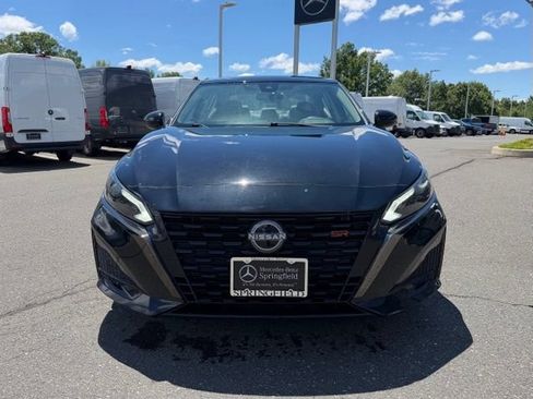 Used 2023 Nissan Altima 2.5 SR AWD/4WD image 2