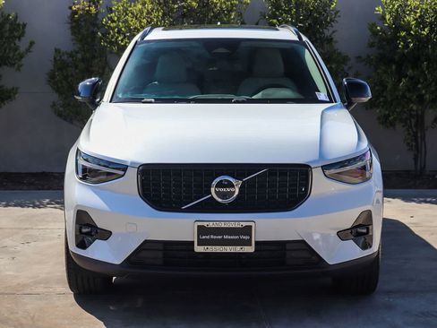 Used 2026 Volvo XC40 B5 Plus w/ Protection Package Premier AWD/4WD image 2