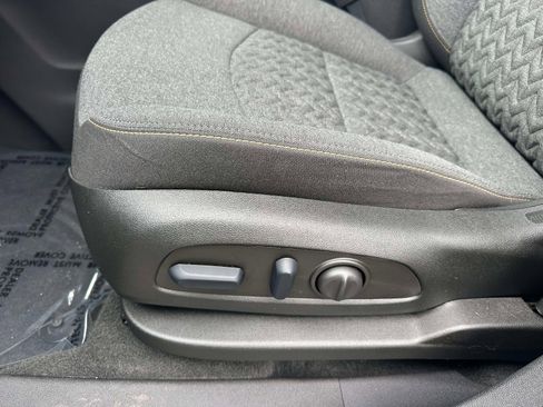 Used 2024 Chevrolet Equinox LT FWD image 22