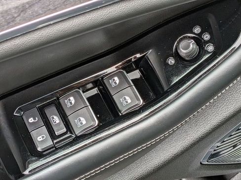 Used 2023 Jeep Grand Cherokee Overland w/ Luxury Tech Group IV image 21