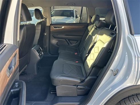 Used 2024 Volkswagen Atlas SE image 23