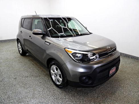 Used 2017 Kia Soul Base 4dr Crossover 6A image 3
