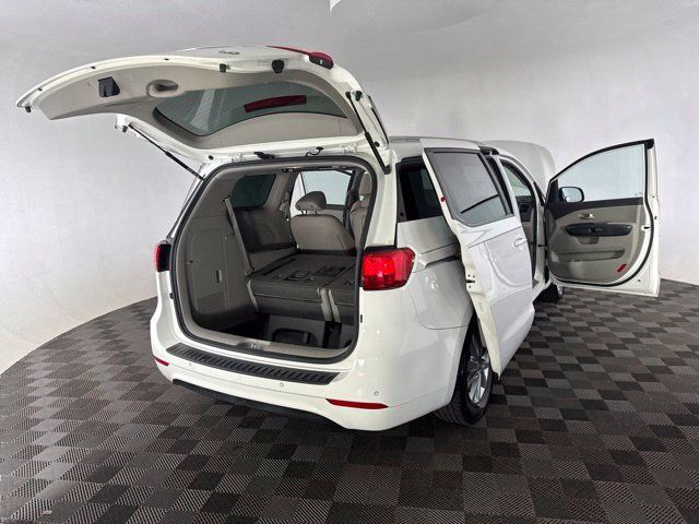 Used 2015 Kia Sedona LX w/ LX Convenience Package FWD image 16
