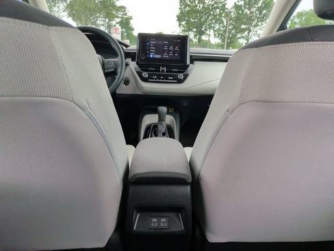Used 2025 Toyota Corolla LE w/ LE Premium Package FWD image 31
