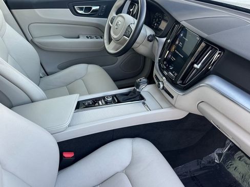 Used 2020 Volvo XC60 T5 Momentum w/ Protection Package Premier image 16