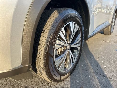 Used 2023 Nissan Rogue SV image 12