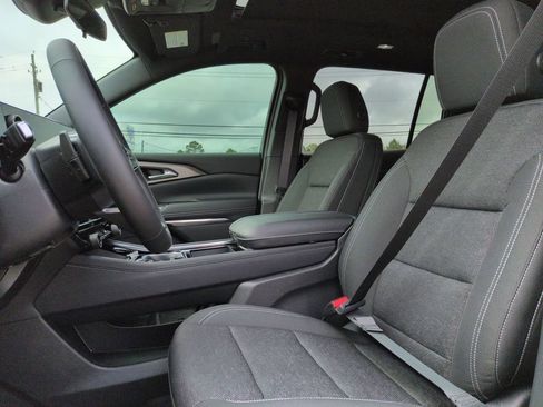 New 2026 Chevrolet Traverse LT w/ Sun and Wheel Package FWD image 14