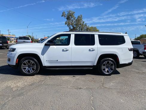 Used 2024 Jeep Wagoneer L Series II RWD image 3