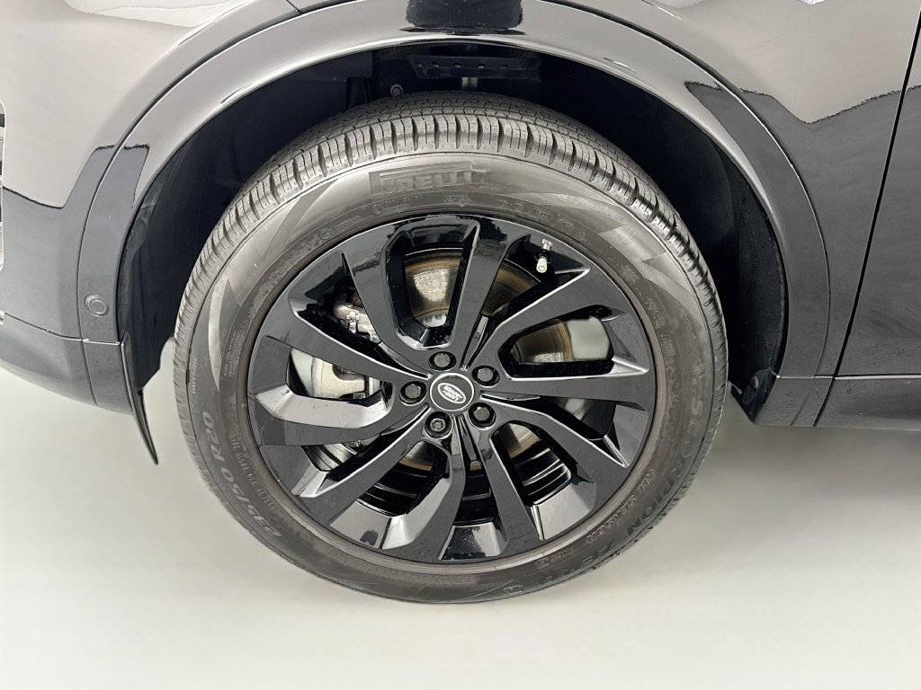 Certified 2025 Land Rover Discovery Sport Dynamic SE AWD/4WD image 32