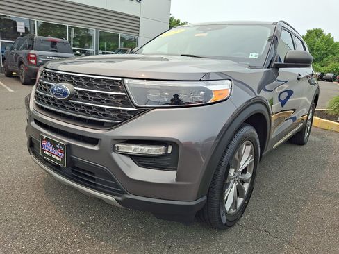 Certified 2022 Ford Explorer XLT w/ Equipment Group 202A AWD/4WD image 4